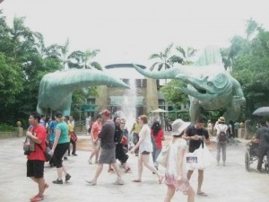 319155_2450569021548_749427338_n