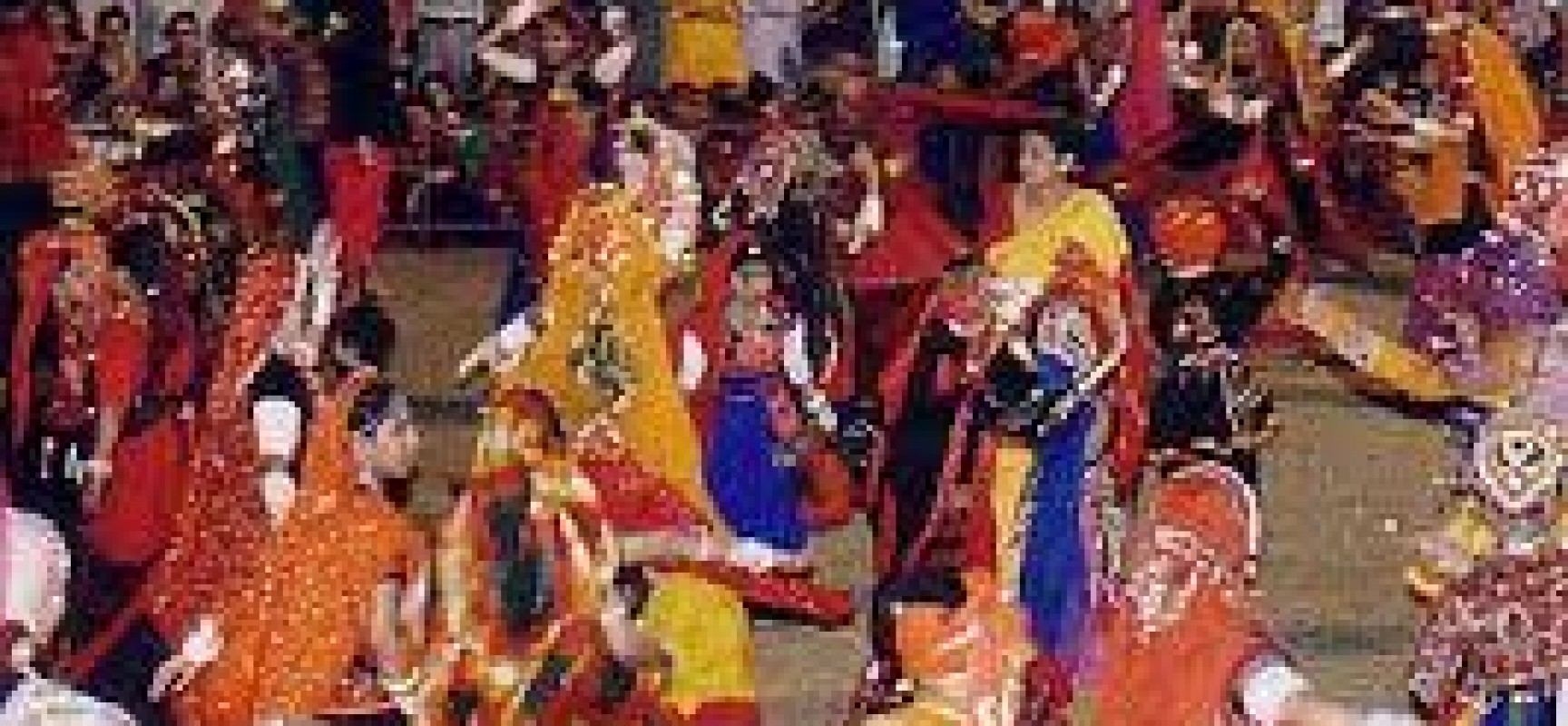 Gujarati’s folk dance: Daandiya Raas
