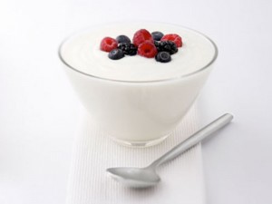 yoghurt-fruit-bowl-superfood-25032011