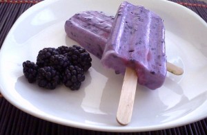 Blackberries-and-Cream-Popsicles